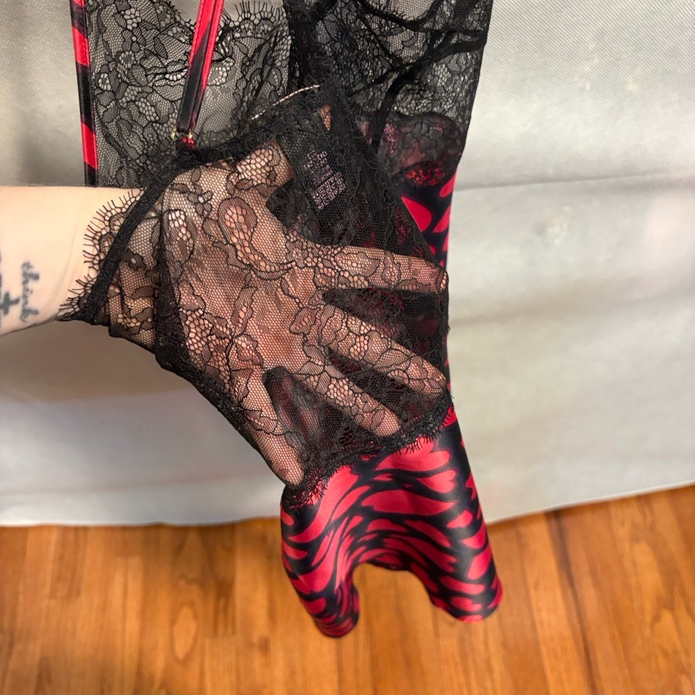 Victoria's Secret Red and Black Heart Chemise - Picture 7 of 8
